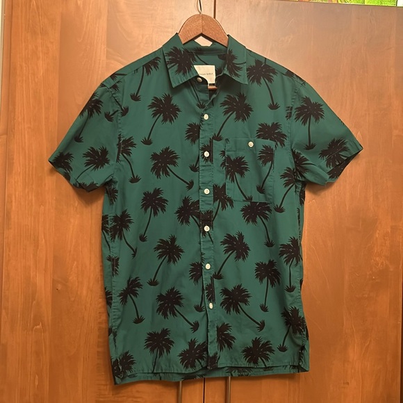 Men’s American Eagle short-sleeve Hawaiian green shirt with palm trees. size S - Picture 2 of 5